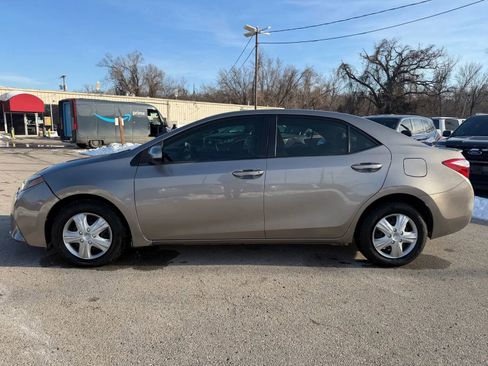 Used 2015 Toyota Corolla LE image 2