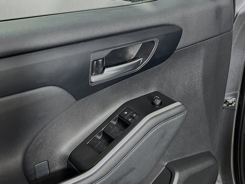 Used 2023 Toyota Highlander XLE image 17