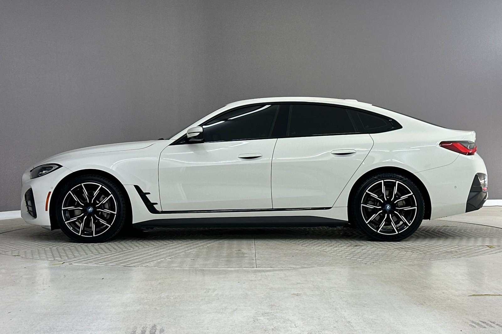 Used 2023 BMW i4 eDrive40 w/ M Sport Package RWD image 2