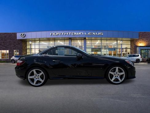 Used 2016 Mercedes-Benz SLK 300 image 21