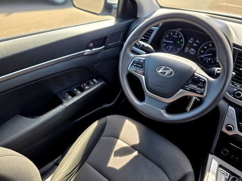 Used 2018 Hyundai Elantra SE FWD image 18