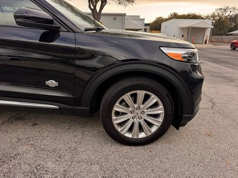 Used 2021 Ford Explorer King Ranch w/ Premium Technology Package image 10