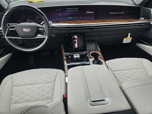 New 2026 Cadillac Escalade ESV Platinum Luxury AWD/4WD image 16
