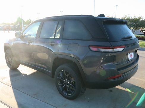 New 2025 Jeep Grand Cherokee Limited image 25