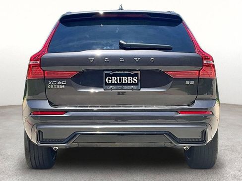 Used 2023 Volvo XC60 B5 Ultimate w/ Climate Package FWD image 5