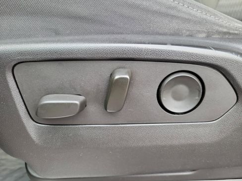 Used 2022 Chevrolet Silverado 1500 LT image 12