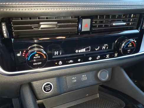 Certified 2022 Nissan Rogue SV w/ SV Premium Package image 20