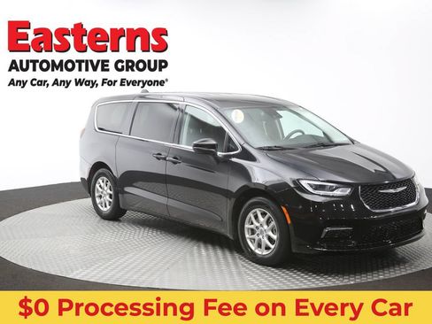 Used 2023 Chrysler Pacifica Touring-L FWD image 51