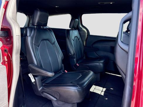 Used 2025 Chrysler Pacifica Select FWD image 30