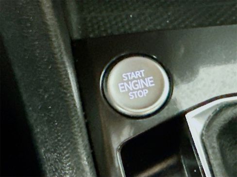 Used 2022 Volkswagen Tiguan SE R-Line image 28