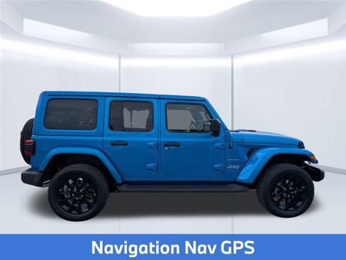 Used 2022 Jeep Wrangler Unlimited Sahara w/ Safety Group AWD/4WD image 8