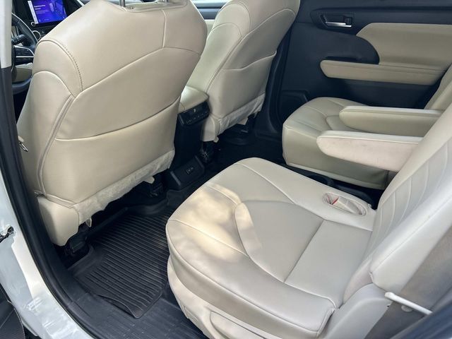 Used 2023 Toyota Highlander XLE AWD/4WD image 20
