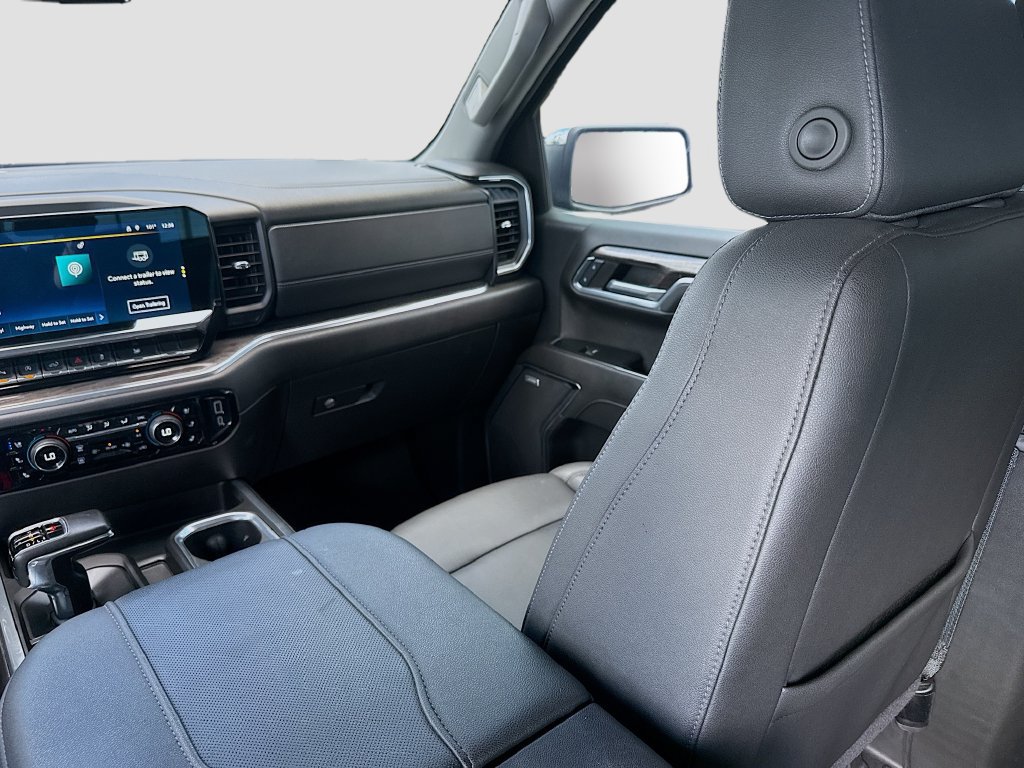 Used 2024 Chevrolet Silverado 1500 LTZ RWD image 21