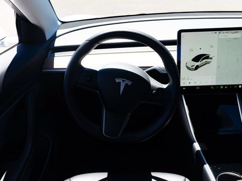 Used 2020 Tesla Model 3 Standard Range Plus RWD image 11