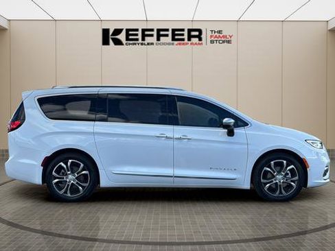 New 2026 Chrysler Pacifica Pinnacle image 6