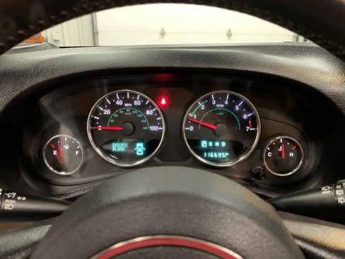 Used 2017 Jeep Wrangler Sahara w/ Connectivity Group image 28