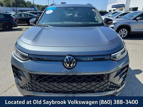Certified 2025 Volkswagen Tiguan SE R-Line AWD/4WD image 2