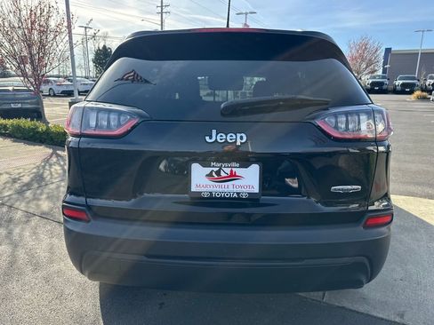 Used 2019 Jeep Cherokee Latitude w/ Popular Appearance Group FWD image 4
