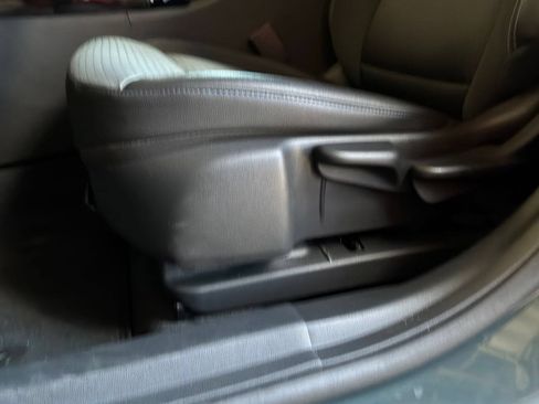 Used 2025 Chevrolet Trax LT FWD image 11