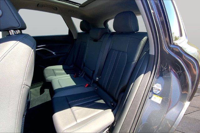 Certified 2025 Audi Q5 Premium w/ Convenience Package AWD/4WD image 18