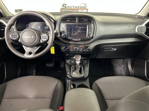 Used 2023 Kia Soul LX w/ LX Technology Package FWD image 18