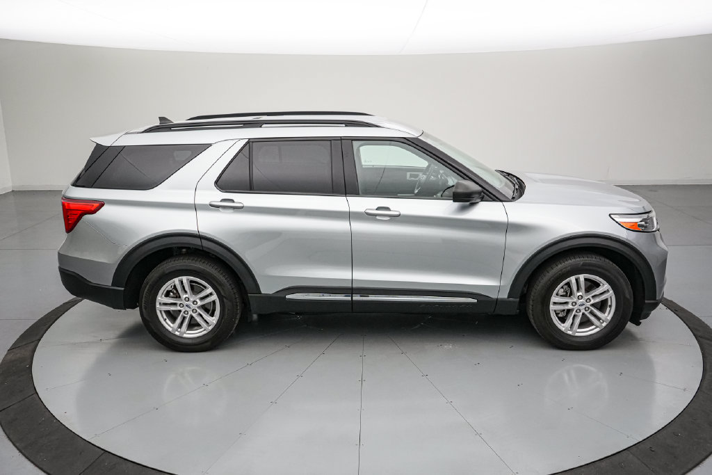 Certified 2023 Ford Explorer XLT w/ Equipment Group 202A AWD/4WD image 3