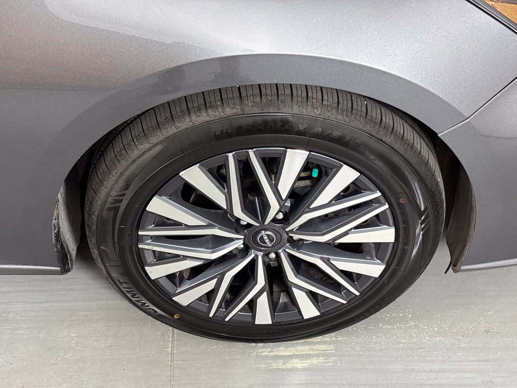 Used 2024 Nissan Altima 2.5 SV FWD image 11