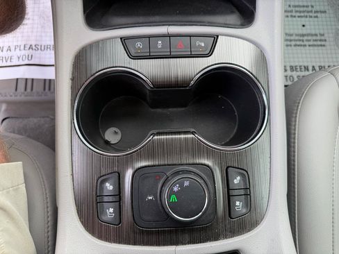 Used 2023 GMC Acadia SLT w/ Technology Package FWD image 23