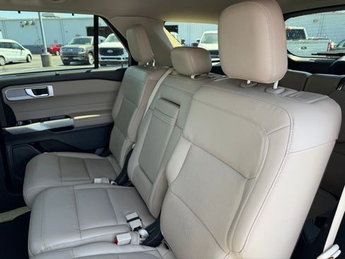 Used 2023 Ford Explorer Limited AWD/4WD image 15