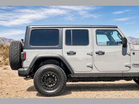 Used 2021 Jeep Wrangler Unlimited Rubicon AWD/4WD image 10
