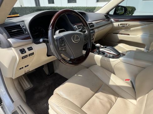 Used 2017 Lexus LS 460 L w/ Ultra Luxury Package RWD image 17