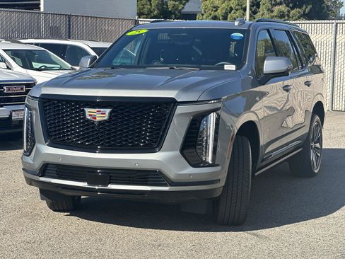 Used 2025 Cadillac Escalade Sport AWD/4WD image 8