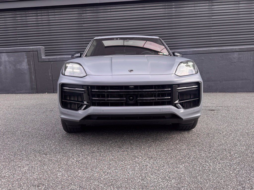 Certified 2025 Porsche Cayenne Turbo AWD/4WD image 13