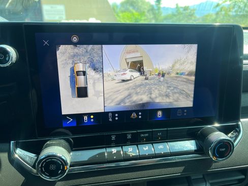 Used 2023 Chevrolet Colorado Trail Boss w/ Technology Package image 22