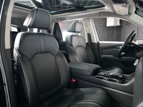 Used 2025 Honda Pilot Elite image 42