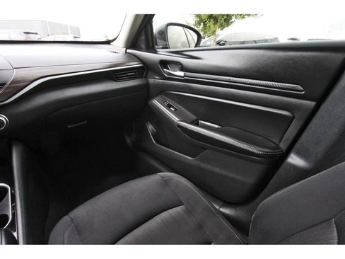 Used 2024 Nissan Altima 2.5 SV image 13