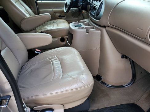 Used 2002 Ford E-150 and Econoline 150 Wagon RWD image 37