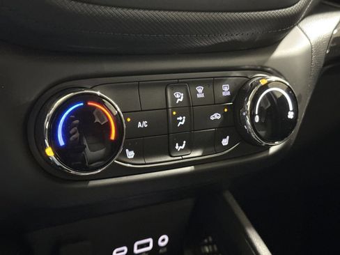 Used 2022 Chevrolet TrailBlazer LT AWD/4WD image 16