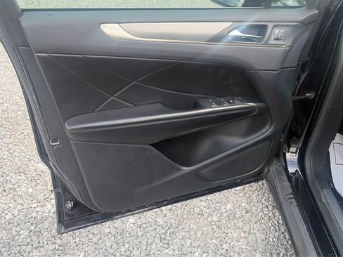 Used 2017 Lincoln MKC Premiere FWD image 19