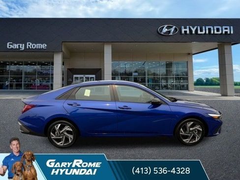 Certified 2025 Hyundai Elantra SEL FWD image 11