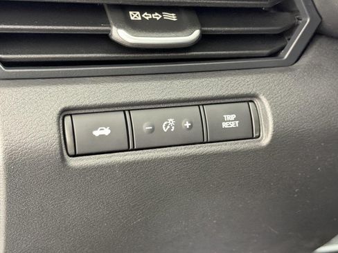 Used 2025 Nissan Altima 2.5 SV FWD image 29