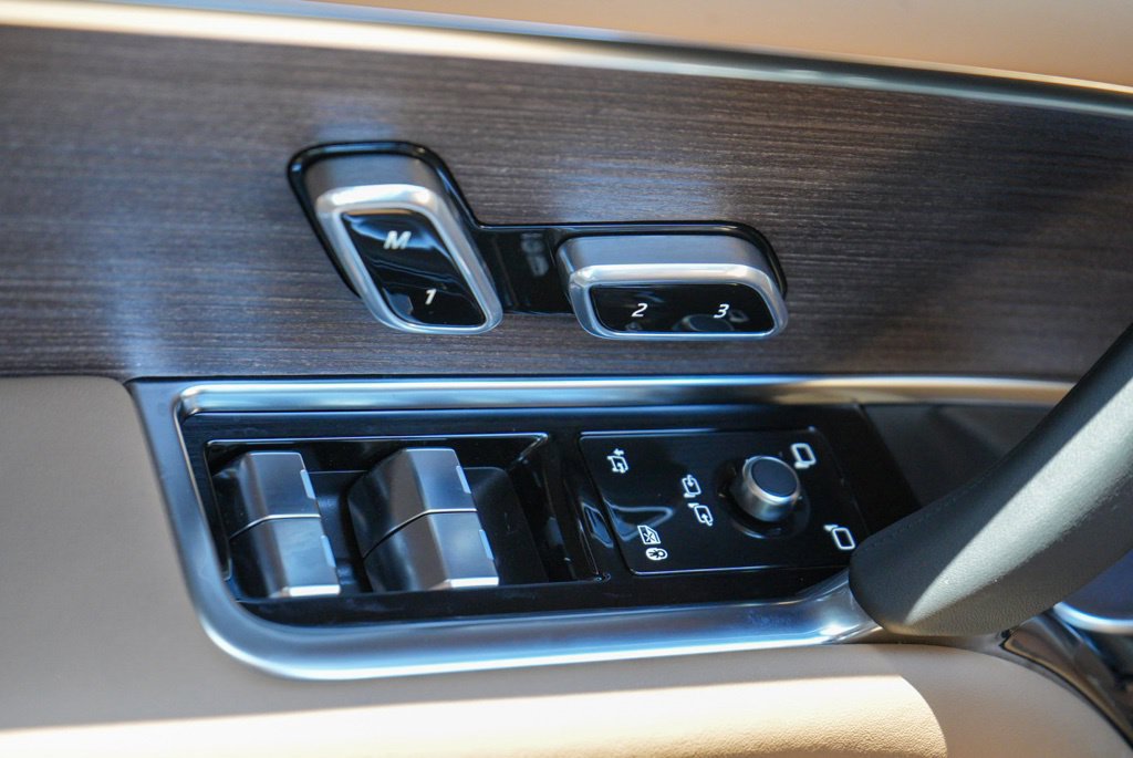 New 2026 Land Rover Range Rover SE AWD/4WD image 13
