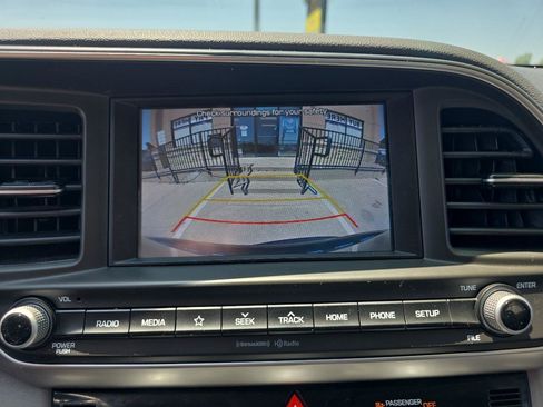 Used 2020 Hyundai Elantra SEL FWD image 18