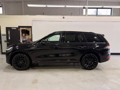 Used 2025 Lincoln Aviator Reserve w/ Jet Appearance Package image 2