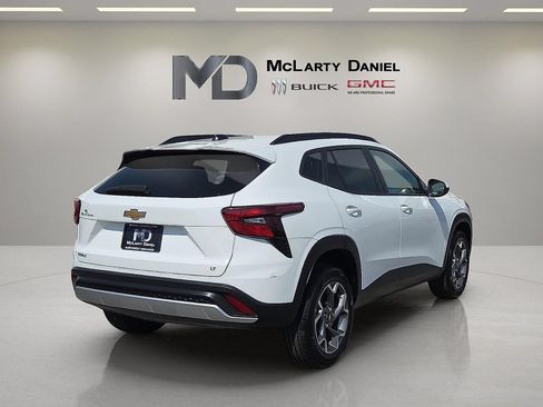 Used 2026 Chevrolet Trax LT w/ LT Convenience Package FWD image 14