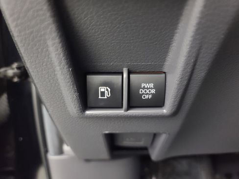 Used 2024 Toyota Sienna XLE image 27