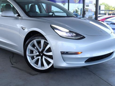 Used 2018 Tesla Model 3 Long Range RWD image 2