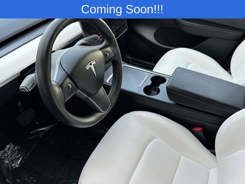 Used 2024 Tesla Model Y Long Range image 10