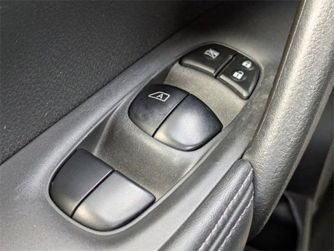 Used 2018 Nissan Rogue SL w/ Premium Package image 24