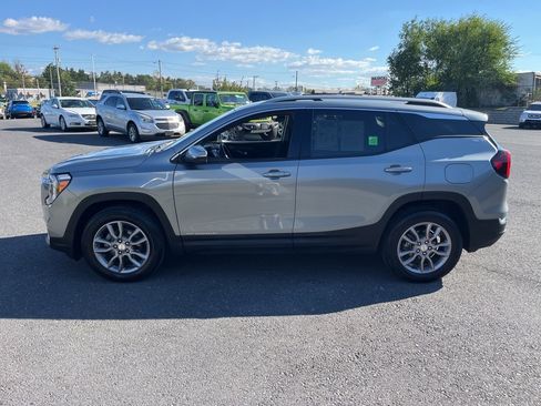 Used 2024 GMC Terrain SLT image 9